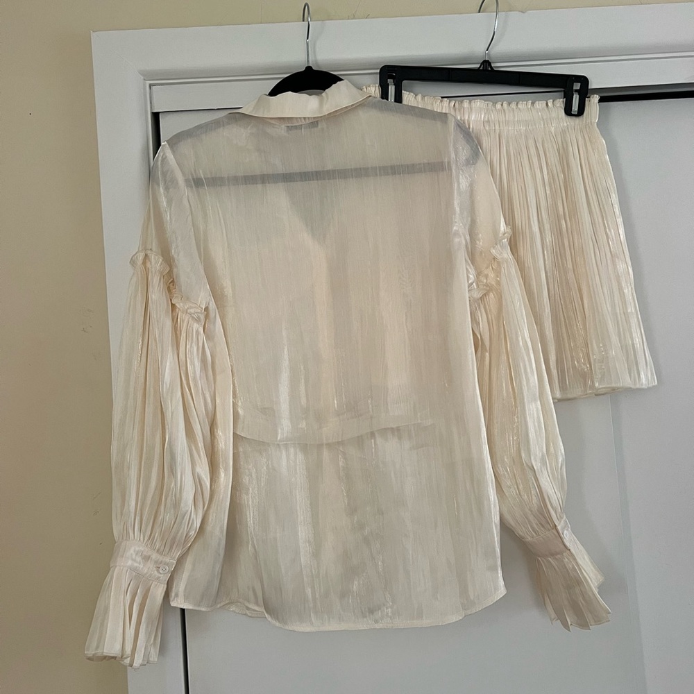 Pleated Satin Skirt Set - Picture 4 of 13